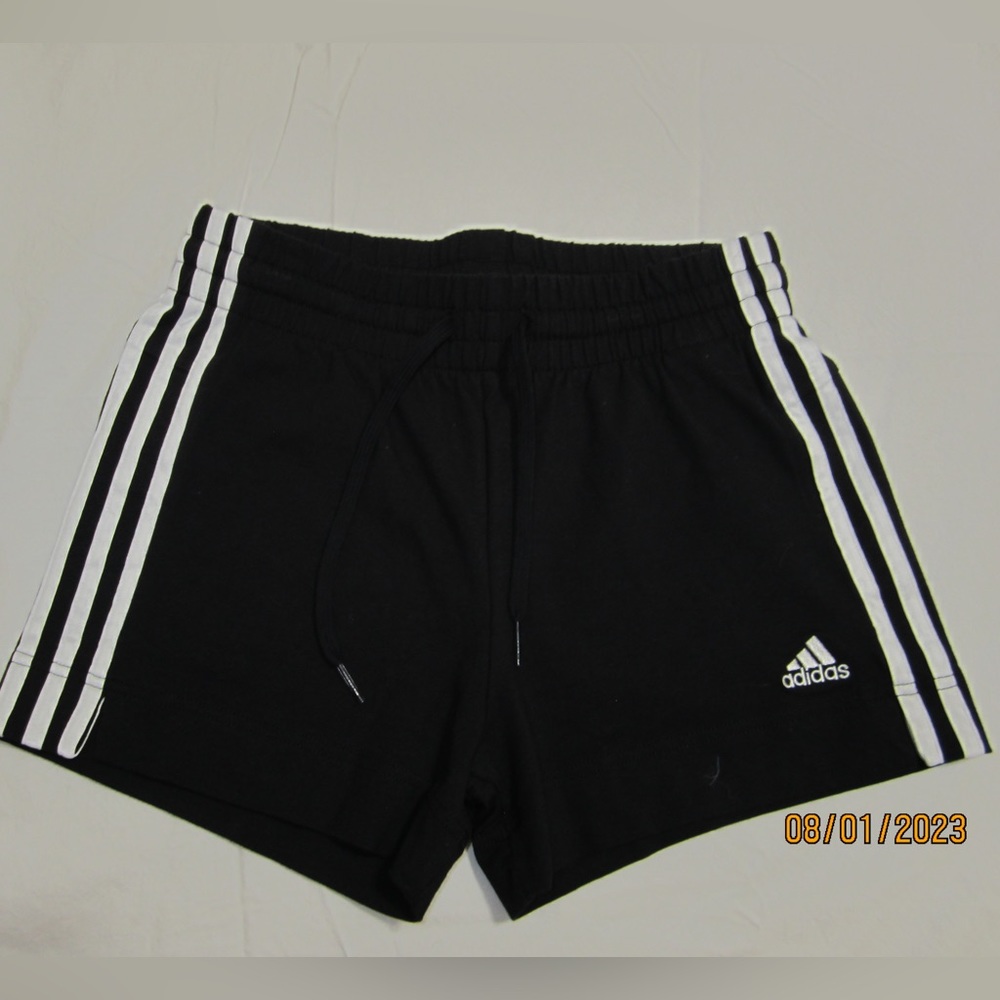 Classic blank and white ardidas shorts size xs